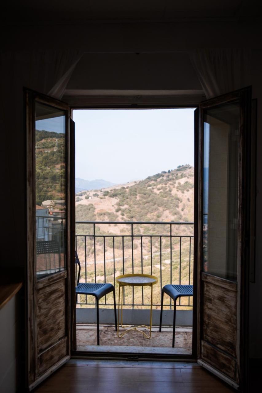 Le Chevalier Apartment กัสตีลโยเน ดิ ซิชีเลีย ภายนอก รูปภาพ
