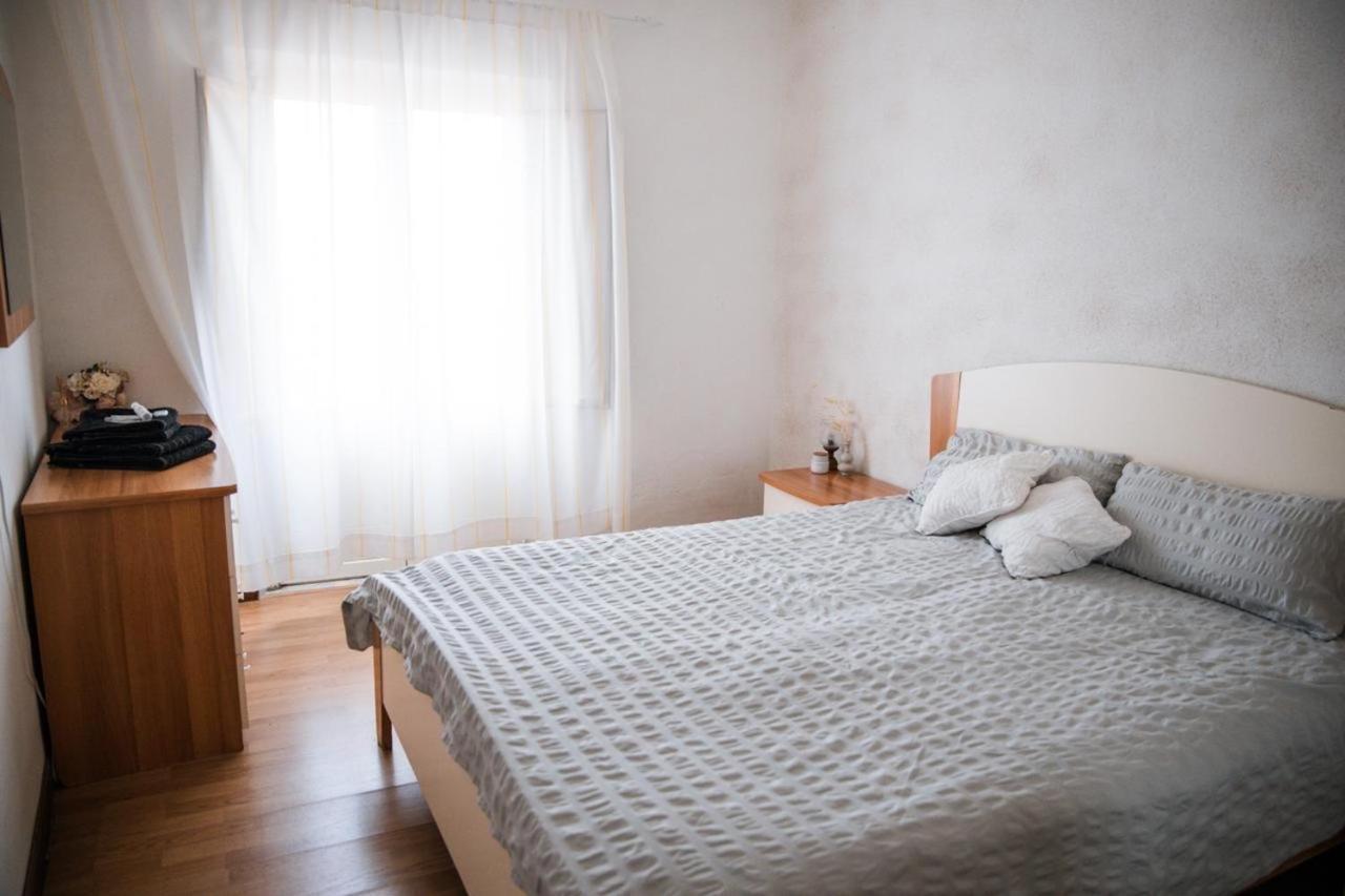 Le Chevalier Apartment กัสตีลโยเน ดิ ซิชีเลีย ภายนอก รูปภาพ