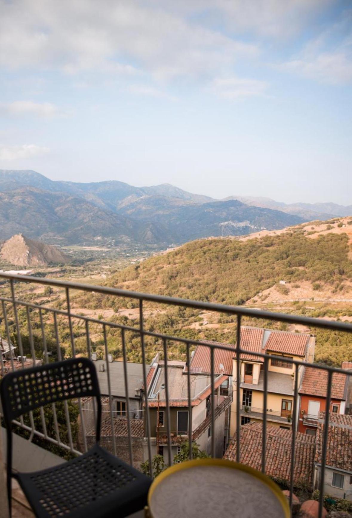 Le Chevalier Apartment กัสตีลโยเน ดิ ซิชีเลีย ภายนอก รูปภาพ